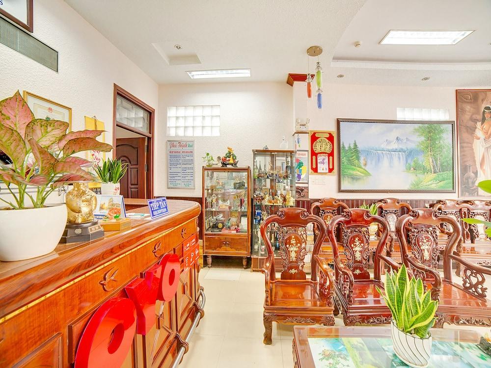 Oyo 563 Phu Thinh Hotel Nha Trang Buitenkant foto